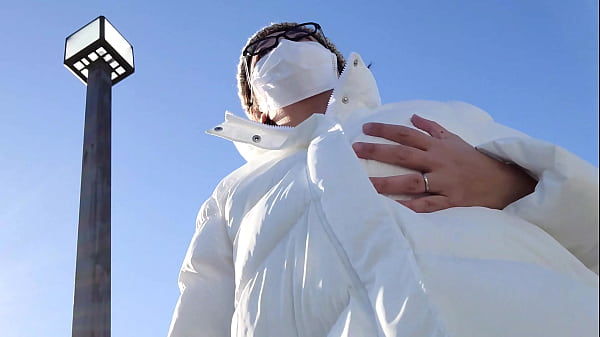 A married woman gets excited by outdoor masturbation：The full video is→https://www.xvideos.red/channels/aika-frau